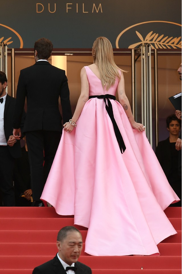 Két hónappal a szülés után Chiara Ferragni sztárblogger lélegzetelállító ruhában tért vissza a vörös szőnyegre