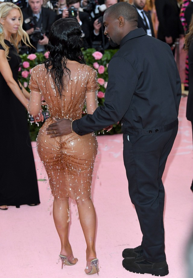 Kim Kardashian és Kanye West a Met gálán