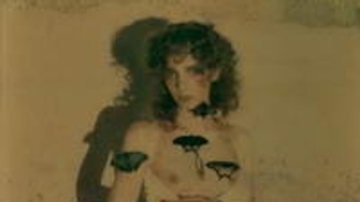 Zsófi először vetkőzött!