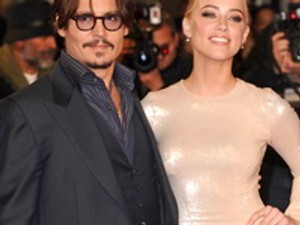 Egy biszexuális szőke bombázó miatt szakított Johnny Depp