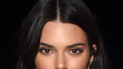 Kendall Jenner kivételesen egy cuki szettet választott