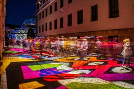 Pécs belvárosa fényárban