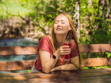 Ez történik a testeddel, ha minden lefekvés előtt meggylevet iszol egy héten át