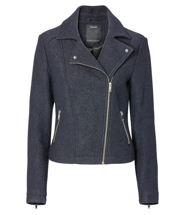 Ez a cipzáras posztódzseki nagy kedvenced lesz, felveheted virágos ruhákkal is. A ferde cipzárvonal ügyesen karcsúsítja a derekadat! C&A 11990 Ft