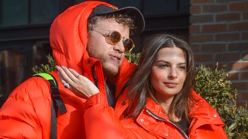 Most már biztos, hogy Emily Ratakowski és pasija a legdivatosabb pár