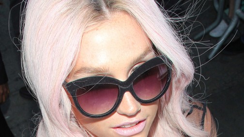 A lány, aki szuperdögös lett lehetetlen hajszínnel: Kesha
