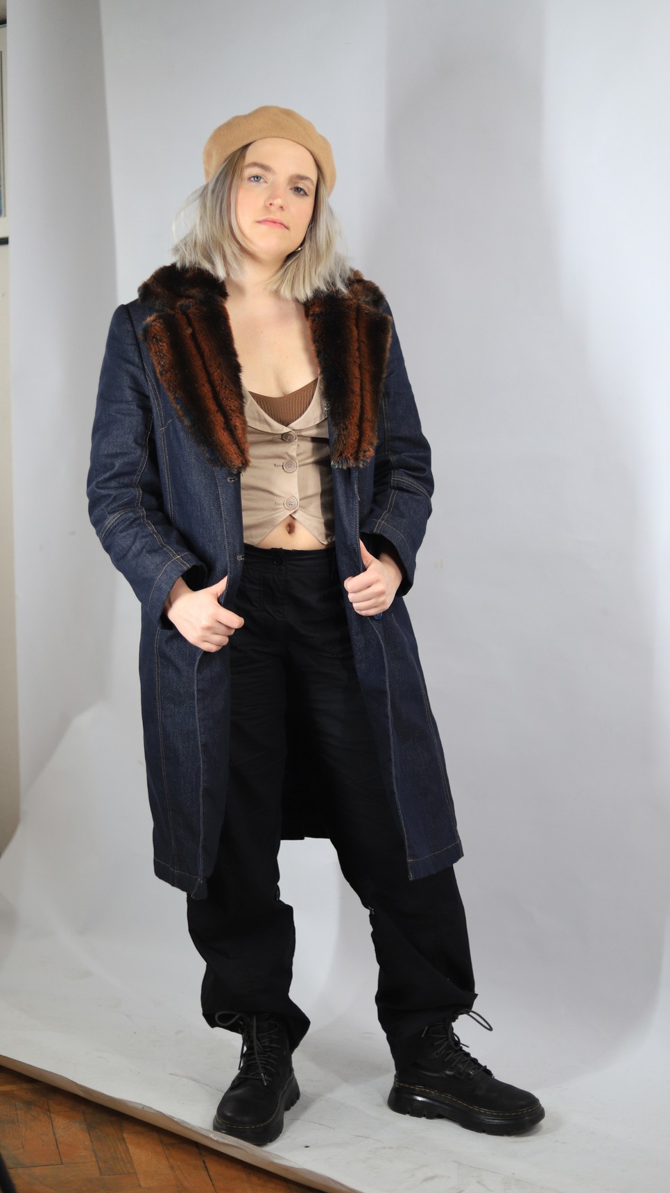 aZorka dalszerző-előadó mára is vagány szettet választott