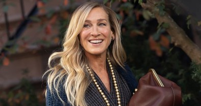 Sarah Jessica Parker meztelenfelsője egyszerre merész és elegáns, még Carrie Bradshaw is megirigyelné