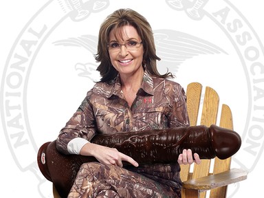 Hatalmas dildók a fegyverek helyett