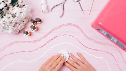 Így szabadulj meg a géllakkodtól anélkül, hogy károsítanád a körmöd!