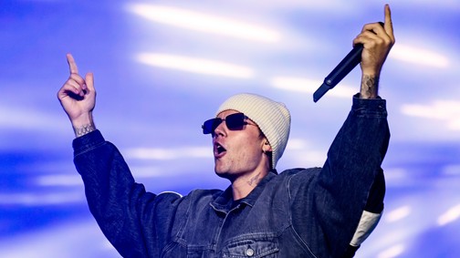 Mi volt az betegség, ami veszélyeztette Justin Bieber fellépéseit? 