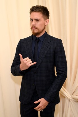 2022 márciusában bajuszra és körszakállra váltott, melynek köszönhetően úgy tűnik, mintha jó néhány évet öregedett volna.  