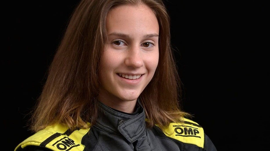 „Ez a sport a teljesítményről szól, nem nehezebb lányként beilleszkedni” – Vallja Turán Lotti, rallyversenyző