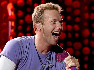 Mi történt a Coldplay énekesének fejével? 30 fokban kötött sapkában mászkál az énekes