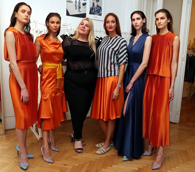 Nagyvárosi hangulat, dolce vita életérzés köszön vissza Szegedi Kata és az Aperol közös kollekciójában