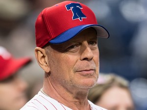 A legszomorúbb apák napja: Megható képek készültek a nagybeteg Bruce Willisről