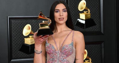 Dua Lipa extrán dögös szettje lehet a nyár slágere