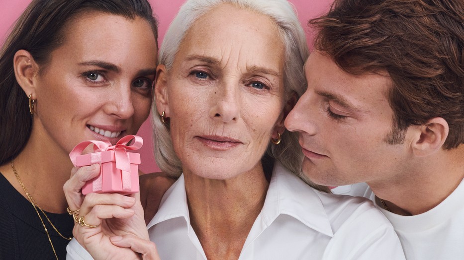 A  varászlatos anyai szeretet egy pillantással vagy egy öleléssel képes megmozgatni a világot