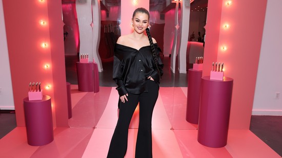 Selena Gomez fürdőruhája lángra lobbantotta az internetet