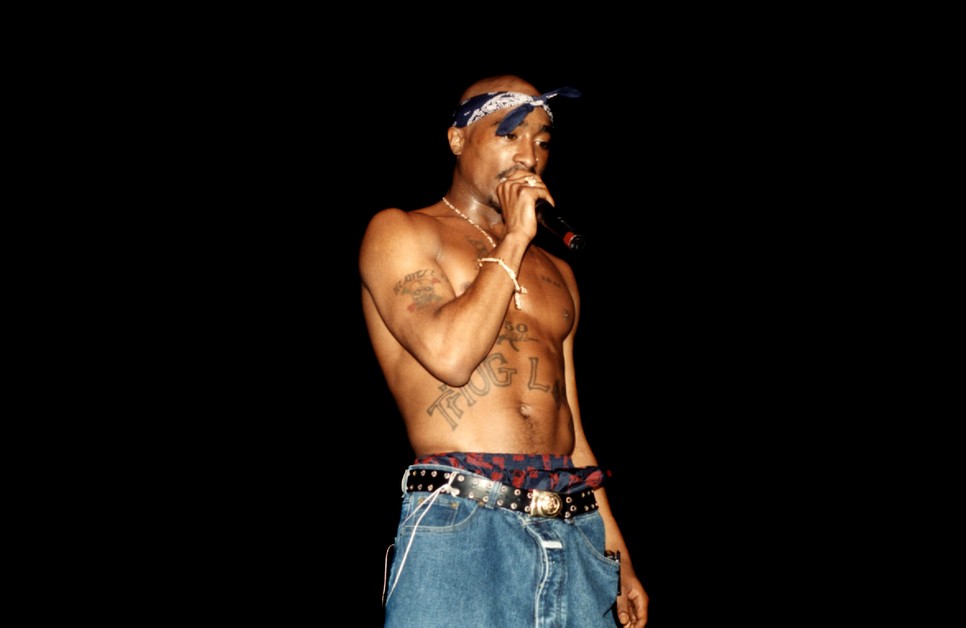 Tupac Baggy farmerben 1994-ben.