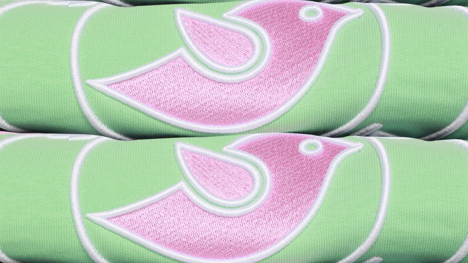 Egy önálló Sugarbird oggingkollekció várható, amihez egymással jól kombinálható darabokat tervezett a magyar cég. Kellemes színekkel dolgoztak: menta, babasárga és babarózsaszín is van a darabok között