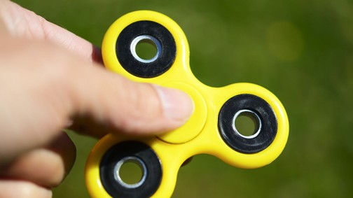 Erre már nincsenek szavak! A fidget spinner mellbimbótapasz létezik