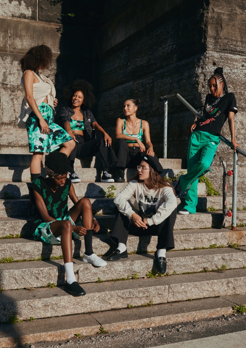 A H&M a 90-es évek ikonikus deszkás márkájával, a No Fear-rel készített közös kollekciót 