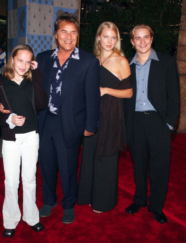 Don Johnson az eseményre Dakota egyik féltestvérét, Jesse-t, és annak barátnőjét is magával vitte. A színésznőnek egyébként összesen hat féltestvére van.
