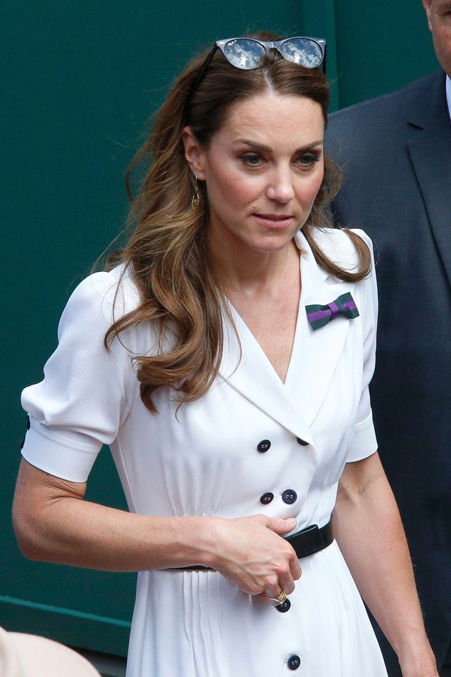 Kate Middleton megmutatta, hogyan lehet elképesztően vagány egy hagyományos fekete-fehér szett