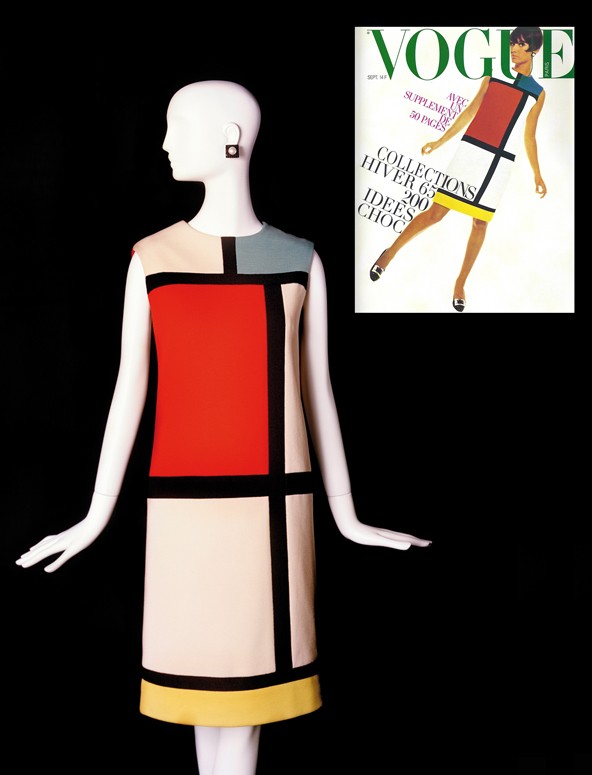 Még mindig 1965: a hivatalos divat is beépítette a minit. Yves Saint Laurent, a zseniális fiatal francia tervező fantáziát látott az új kitalációban. Azóta ikonikussá vált, gyönyörű Mondrian-ruháit az új szoknyahossz és Piet Mondrian festményeinek kombinálásával tervezte. 