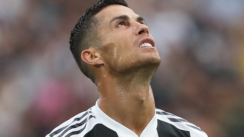 Zárd a munkahetet a kisgatyás Cristiano Ronaldo kockáinak számolgatásával