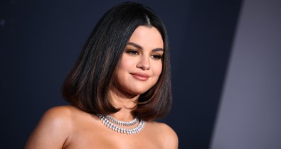 15 vörös szőnyeges pillanat, ami tökéletesen tükrözi Selena Gomez időtlen szépségét