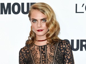 Cara Delevingne ruhájánál furcsábbat keveset láttunk
