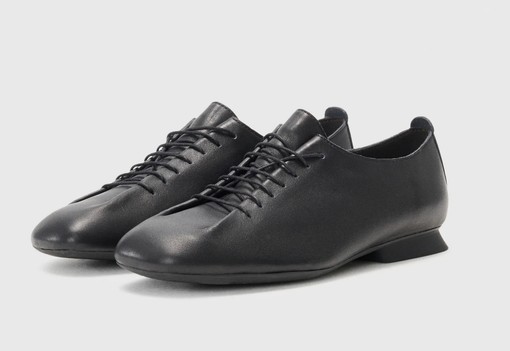 Érkezik a cipőtrend, ami letarolja a balerina uralmát: ez lesz az ősz legnagyobb trendje