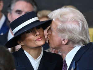 Ilyen gyönyörű nő volt Melania Trump 20 évvel ezelőtt: még a férje is teljesen máshogy festett, mint napjainkban