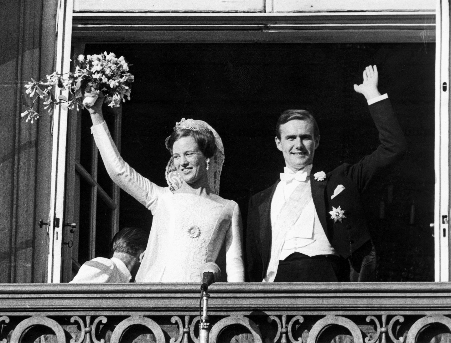 II. Margit dán hercegnő - aki 1972-ben trónra lépett - 1967. június 10-én Koppenhágában ment férjhez Henri Marie Jean André de Laborde de Monpezat francia grófhoz. A férfi nevét a házasságkötéskor Henrikre változtatták.