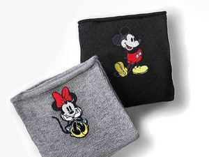 Válassz vidám Disney zoknit és szexi harisnyát az esős időben!