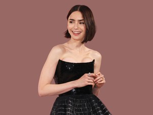 Lily Collins istennőként tündököl a vörös szőnyegen az Emily Párizsban premierjén