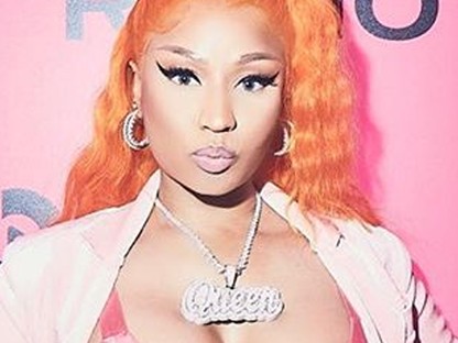 Nagyon kínos! Nicki Minaj ruhája megadta magát, keblei pedig kiugrottak a ruhájából! 