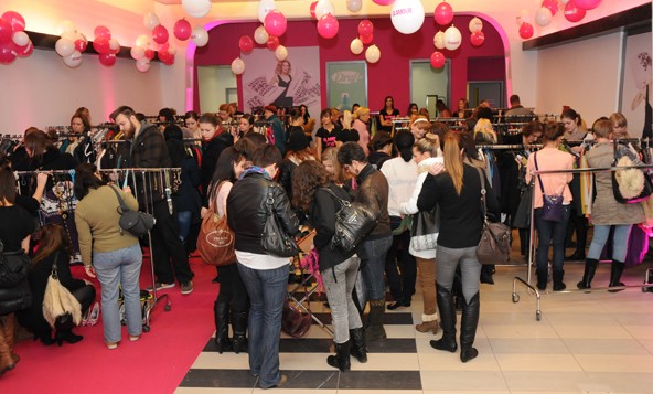 Reggel 10-kor nyitottunk, de már egy órával korábban hatalmas sor várt a bejutásra