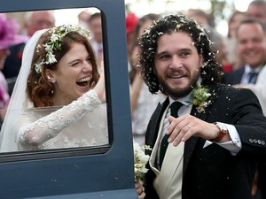 A Trónok harca stábja így ünnepelte Havas Jon esküvőjét