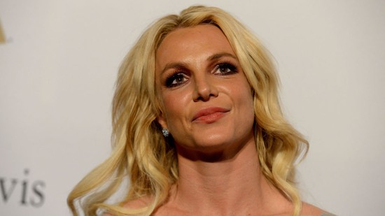 Britney Spears teljesen meztelenül pózol, és nem kér érte elnézést