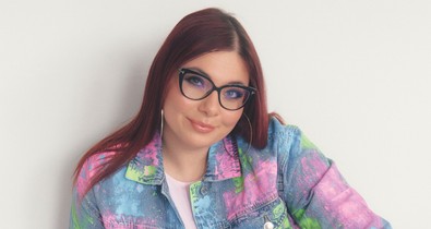 Fuzik Adél sneakereiben a streetstyle mellett megjelenik a reneszánsz ihletés is