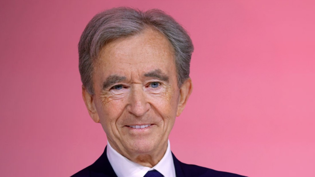 Bernard Arnault a világ vezető luxusipari konglomerátumának, az LVMH-nak alapítója és vezérigazgatója.