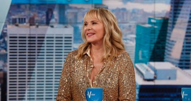 Kim Cattrall Kim Kardashian kampányában tért vissza, és leborulunk előttük