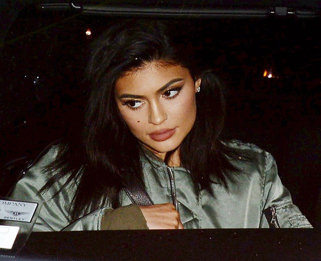 kylie jenner, tevepata, jenner, kardashian, leggings, harisnya, tyga, utcai stílus, lábai