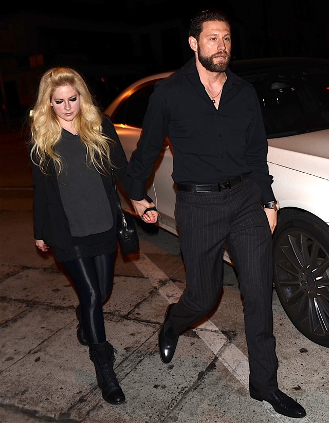 Most már biztos, hogy vele jár Avril Lavigne!