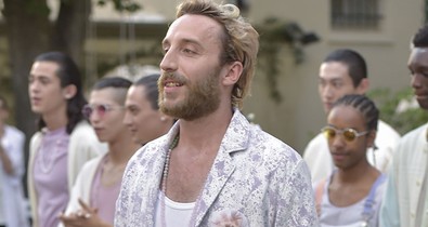 A saját divatbemutatóján házasodott meg a divattervező