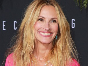 Julia Roberts-nek rózsaszín lett a haja, és teljesen másképpen néz ki így