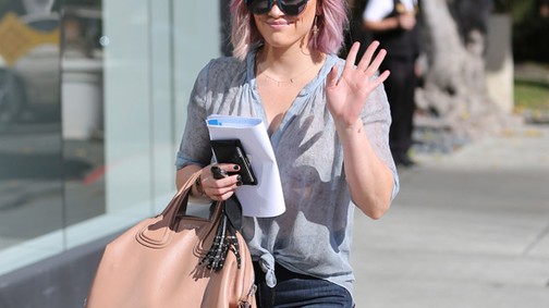 Na, ne! Kész őrület, milyen színűre festette a haját Hilary Duff!